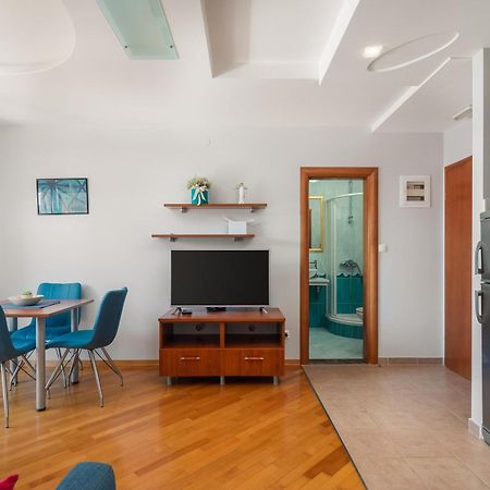 Brkic Apartments With Private Parking Макарска Екстериор снимка