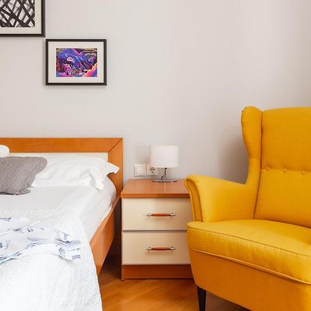 Brkic Apartments With Private Parking Макарска Екстериор снимка