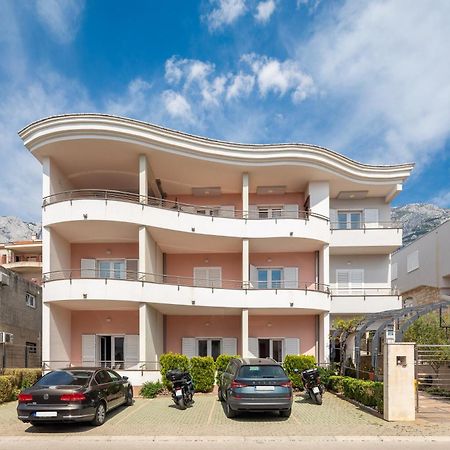 Brkic Apartments With Private Parking Макарска Екстериор снимка