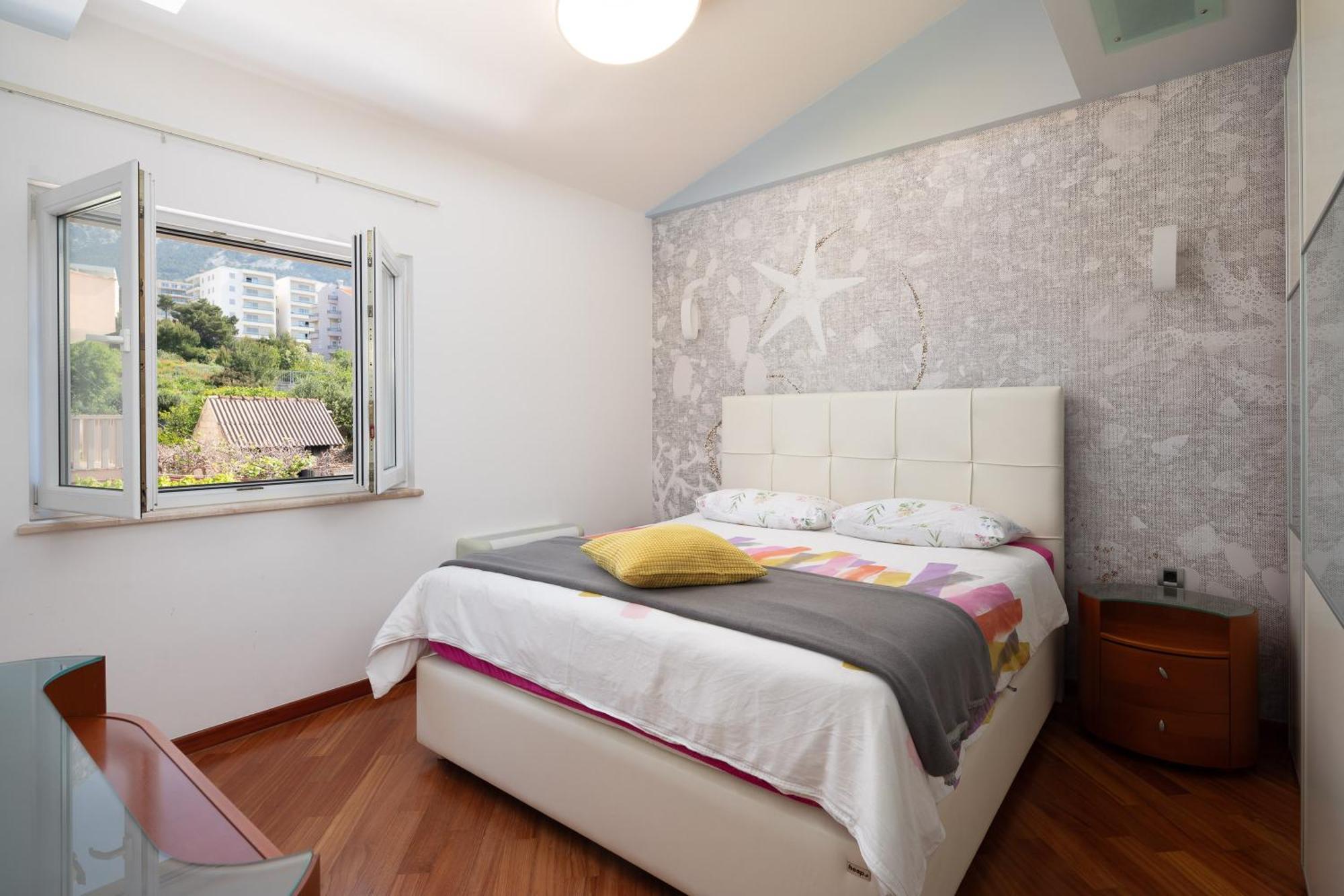 Brkic Apartments With Private Parking Макарска Екстериор снимка