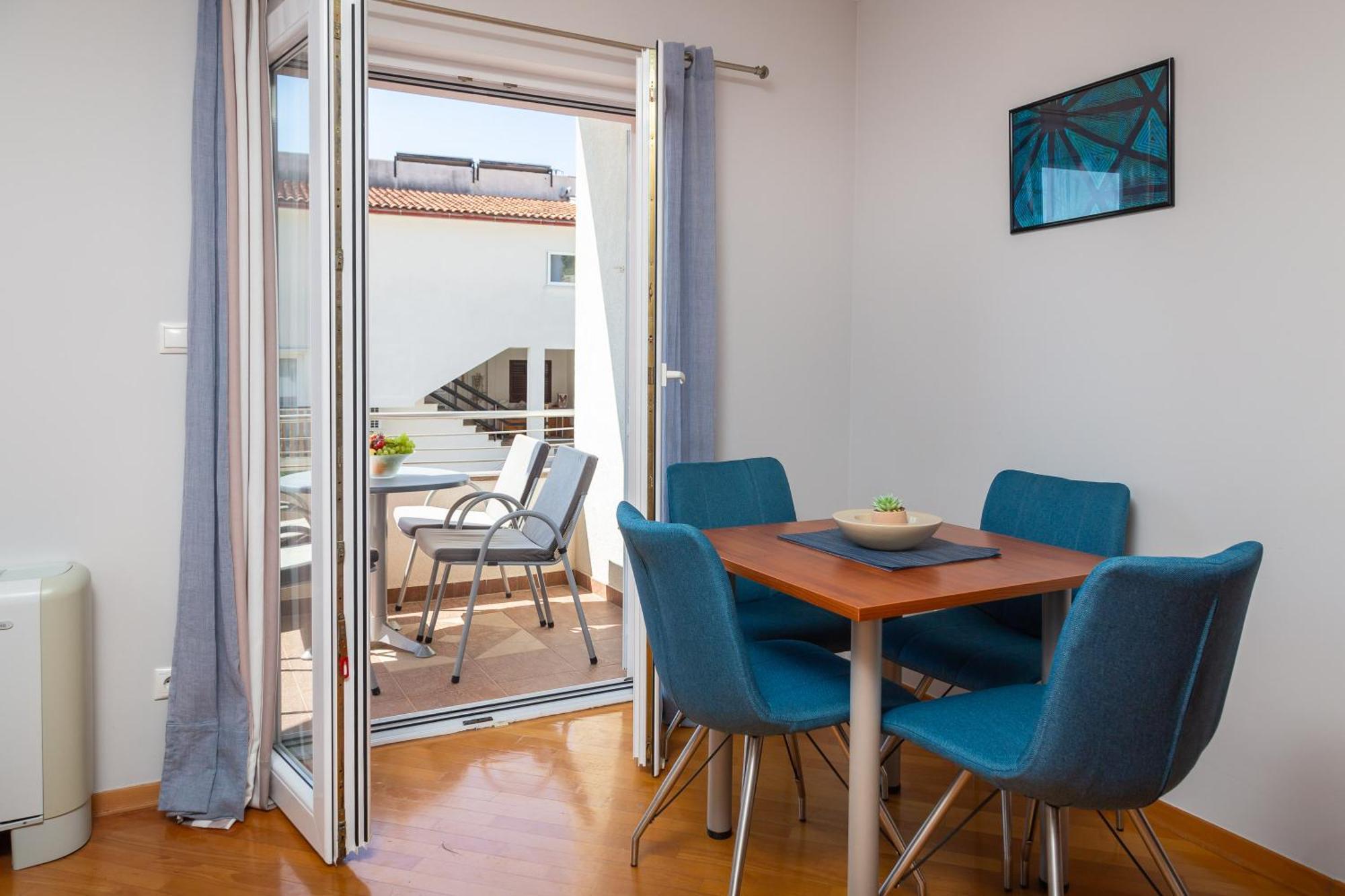 Brkic Apartments With Private Parking Макарска Екстериор снимка