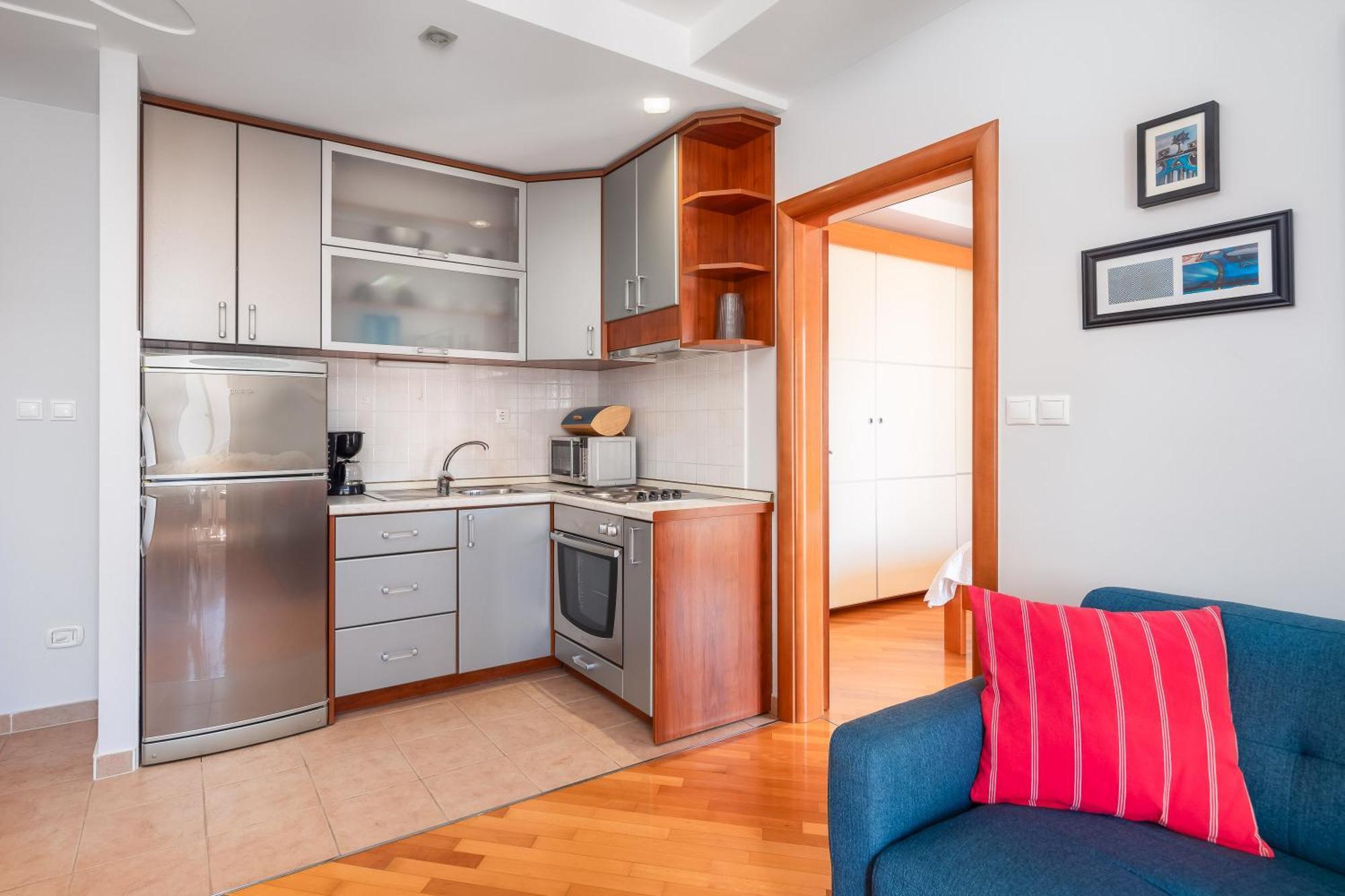 Brkic Apartments With Private Parking Макарска Екстериор снимка