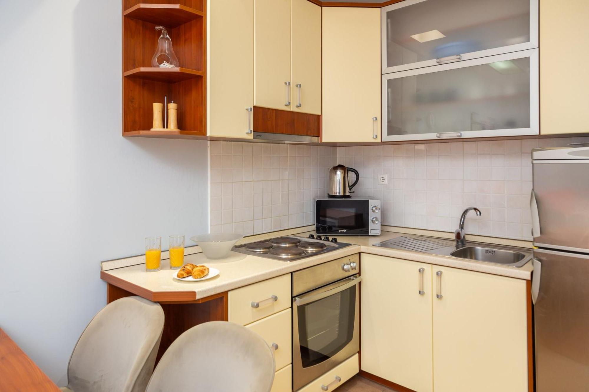 Brkic Apartments With Private Parking Макарска Екстериор снимка