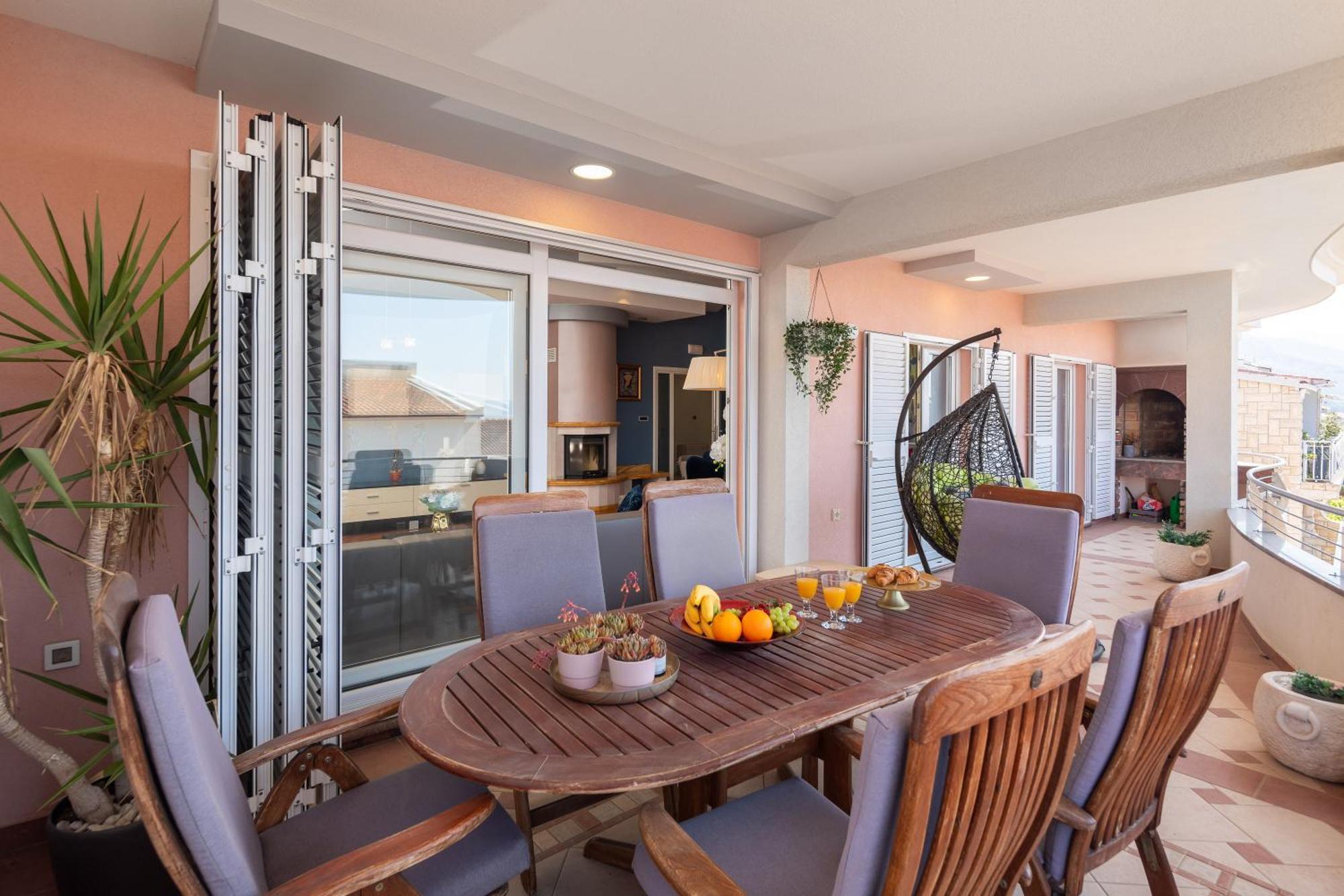 Brkic Apartments With Private Parking Макарска Екстериор снимка