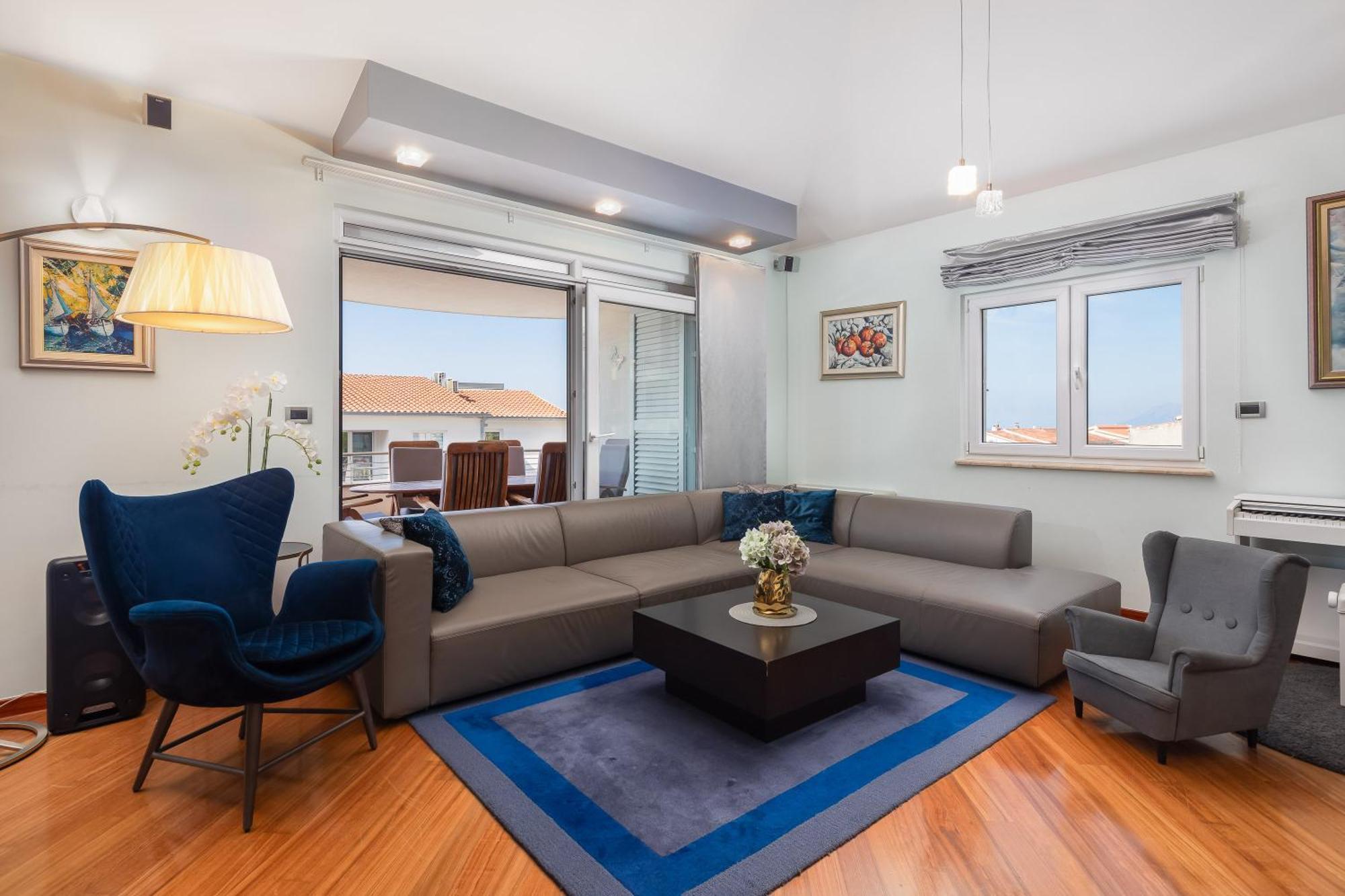 Brkic Apartments With Private Parking Макарска Стая снимка
