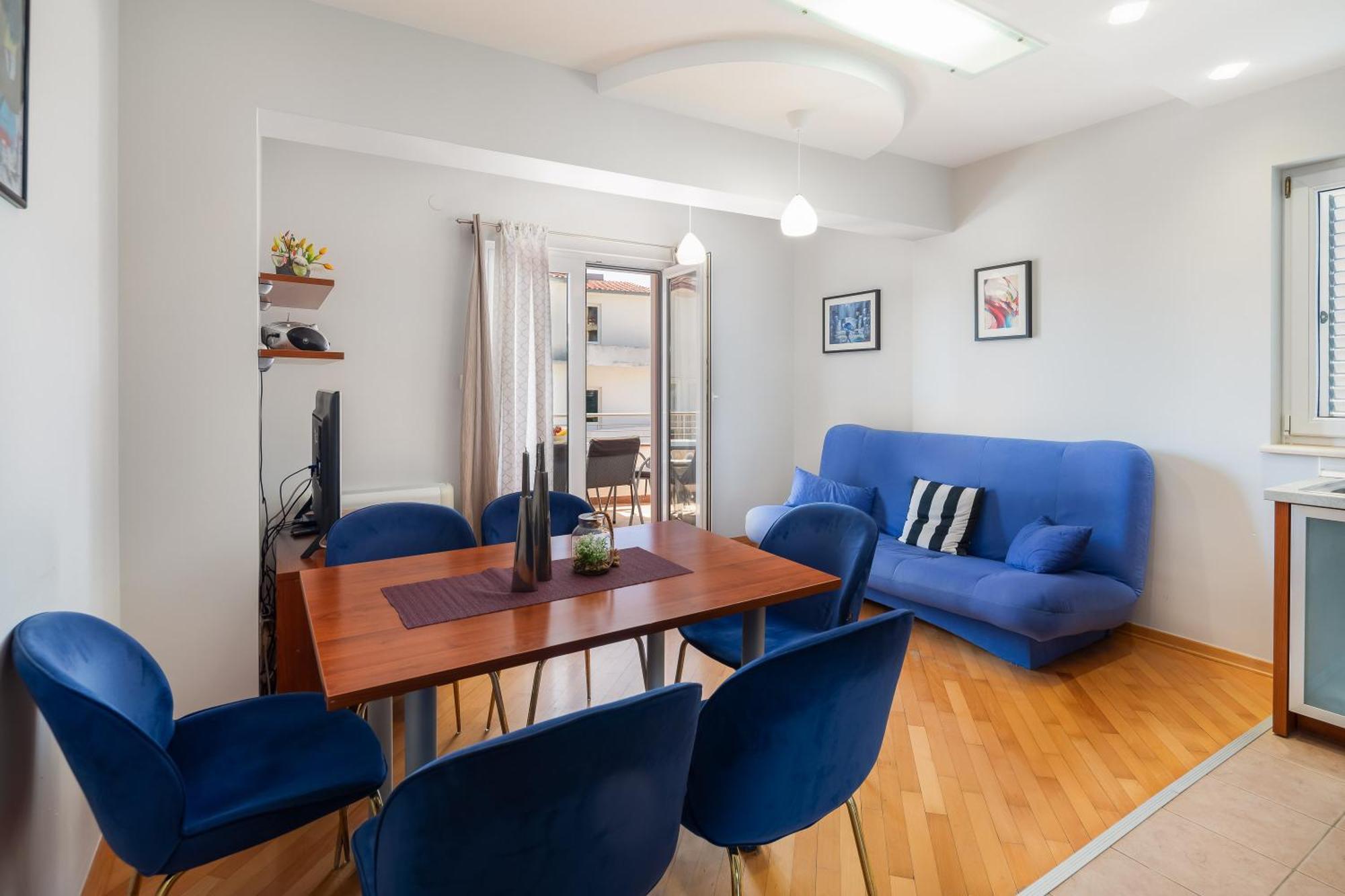 Brkic Apartments With Private Parking Макарска Стая снимка