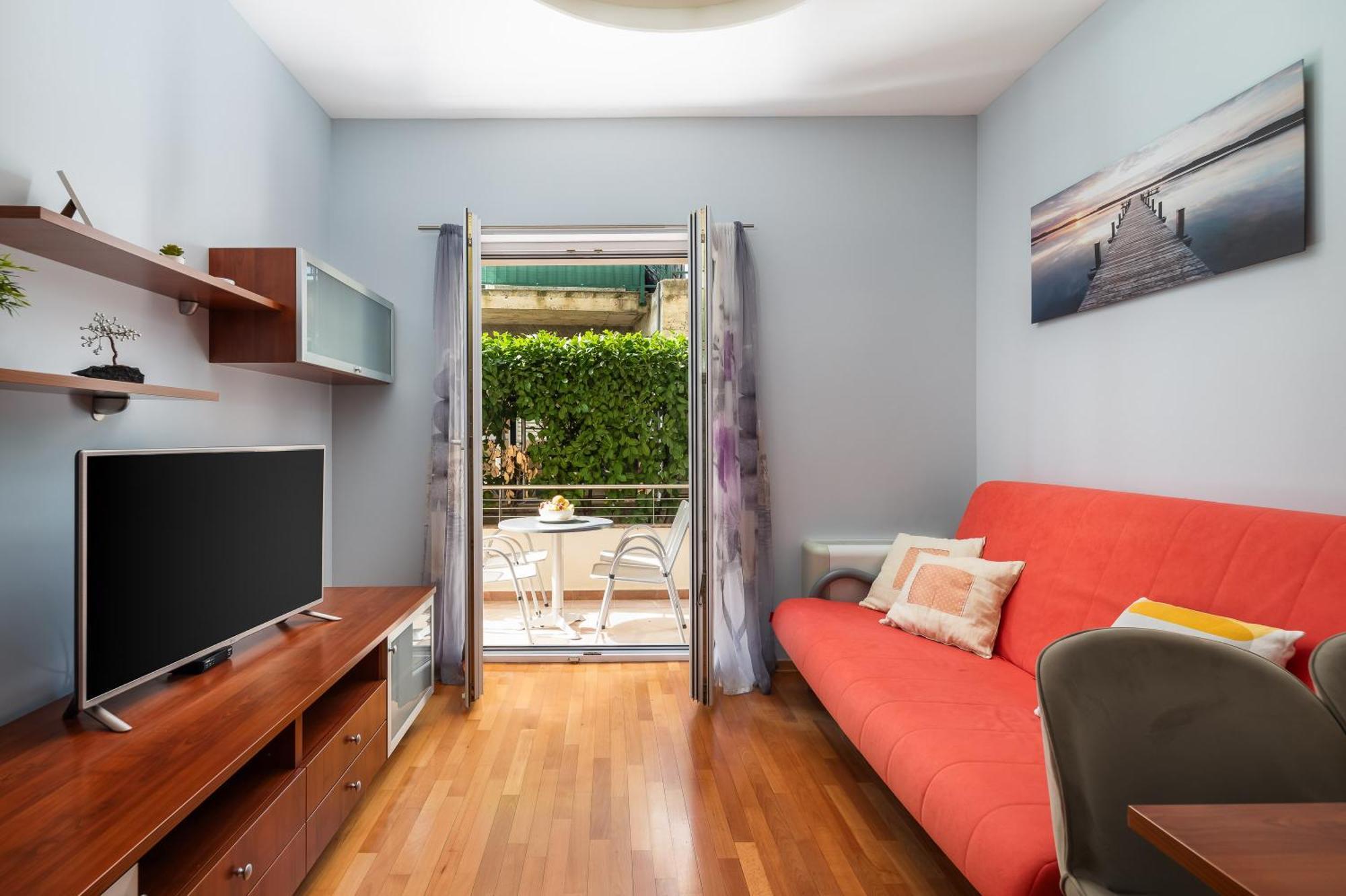 Brkic Apartments With Private Parking Макарска Стая снимка
