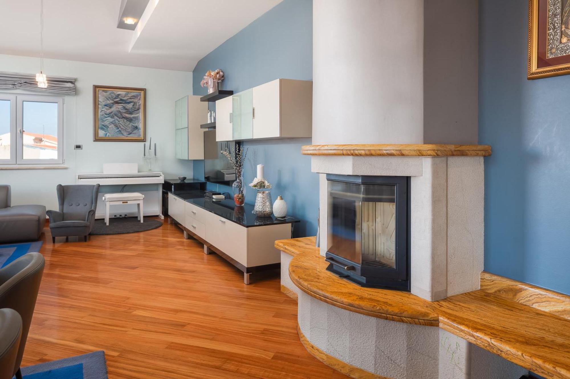 Brkic Apartments With Private Parking Макарска Стая снимка